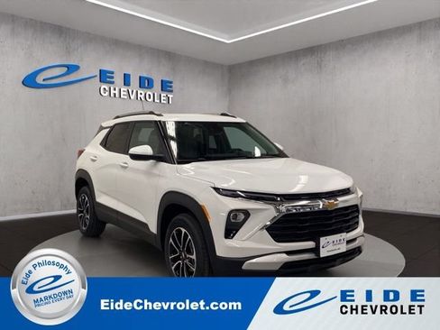 New 2026 Chevrolet TrailBlazer LT w/ Convenience Package AWD/4WD image 1