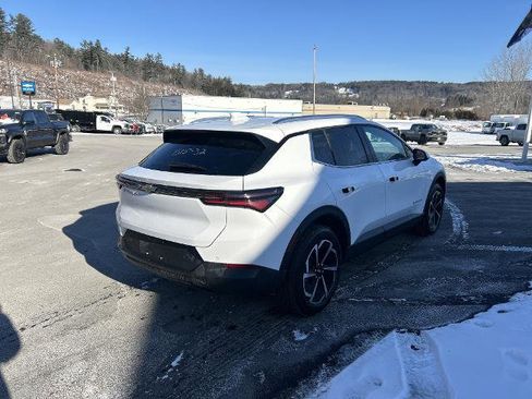New 2026 Chevrolet Equinox EV LT image 5