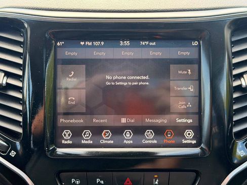 Used 2019 Jeep Cherokee Limited w/ Luxury Group AWD/4WD image 18