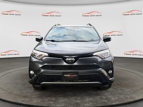 Used 2018 Toyota RAV4 SE w/ Power Extra Value Package AWD/4WD image 3