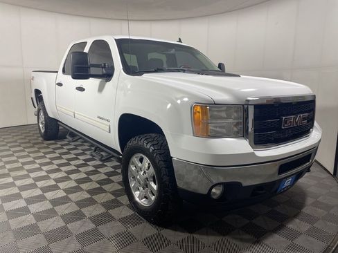 Used 2011 GMC Sierra 2500 SLE w/ SLE Preferred Package image 2
