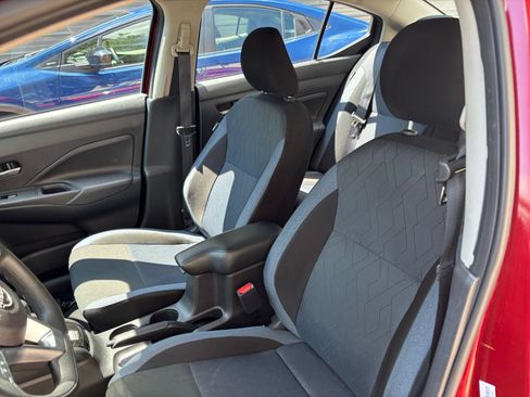 Used 2025 Nissan Versa SV FWD image 31