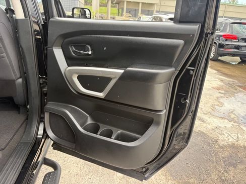 Used 2021 Nissan Titan SV w/ SV Convenience Package RWD image 15
