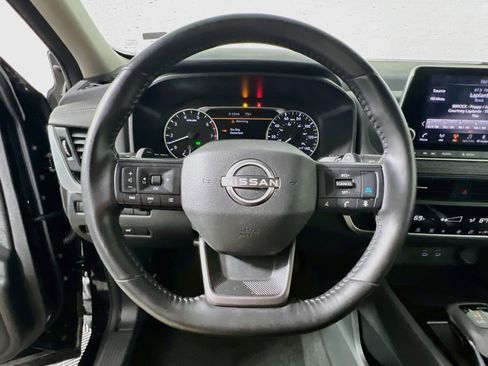 Used 2025 Nissan Rogue SV FWD image 17
