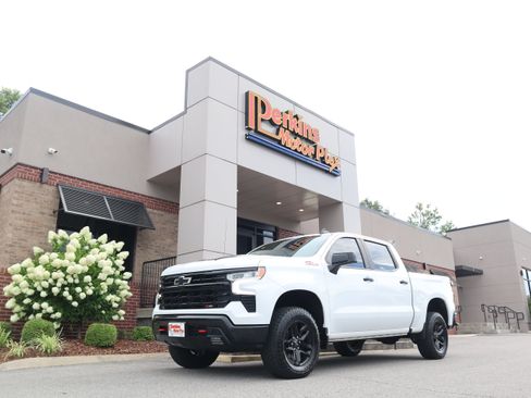 Used 2022 Chevrolet Silverado 1500 LT Trail Boss w/ Convenience Package II AWD/4WD image 37