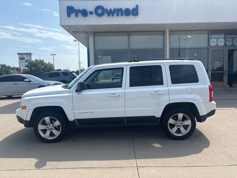 Used 2014 Jeep Patriot Latitude AWD/4WD image 8