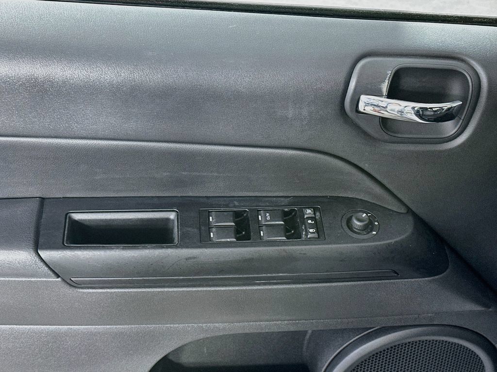 Used 2012 Jeep Compass Sport FWD image 19