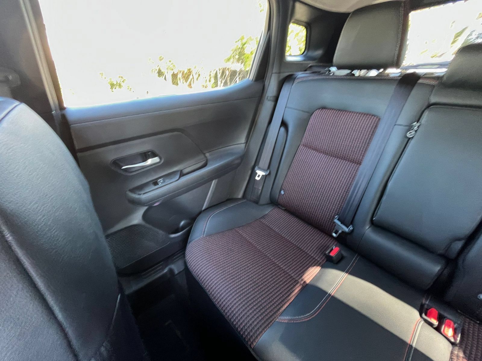 Used 2026 Nissan Kicks SR AWD/4WD image 37