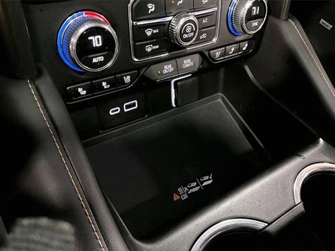 Used 2023 GMC Yukon XL AT4 image 25
