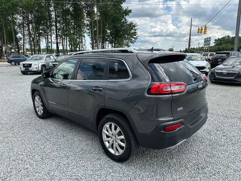 Used 2017 Jeep Cherokee Limited w/ Luxury Group FWD image 3