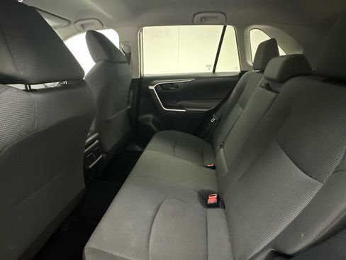 Used 2022 Toyota RAV4 LE AWD/4WD image 10