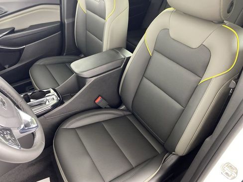 New 2026 Chevrolet Trax ACTIV w/ Sunroof Package image 19