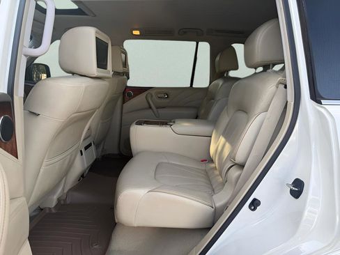 Used 2016 INFINITI QX80 4WD w/ Deluxe Technology Package image 8