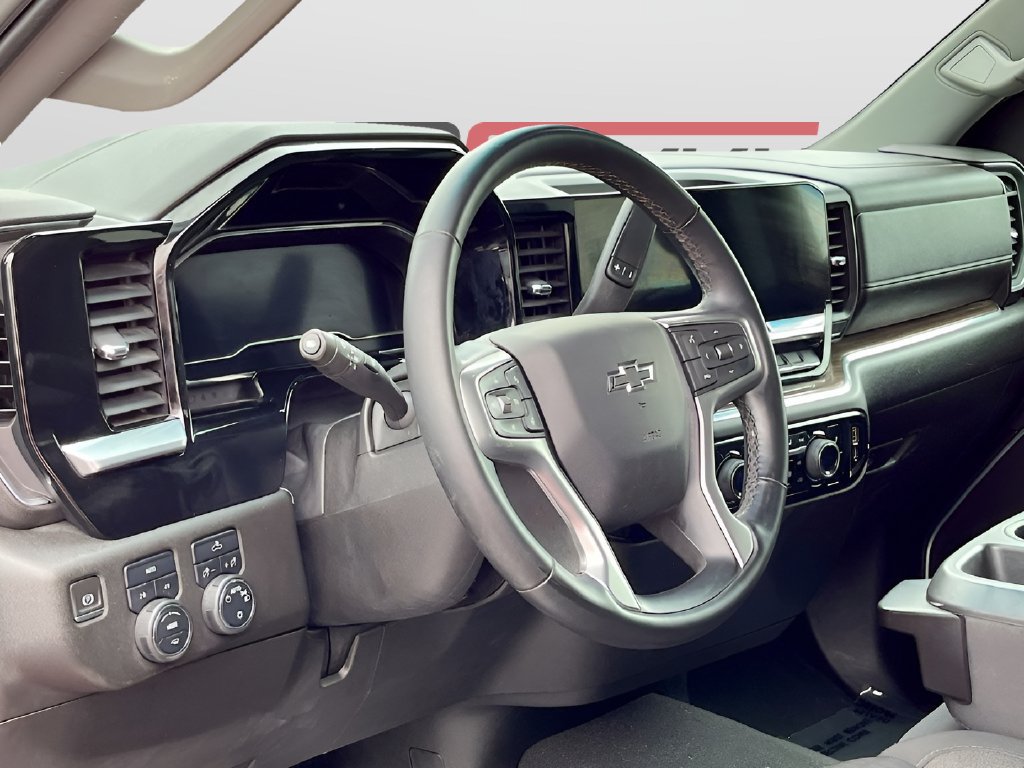 Used 2023 Chevrolet Silverado 1500 LT AWD/4WD image 9