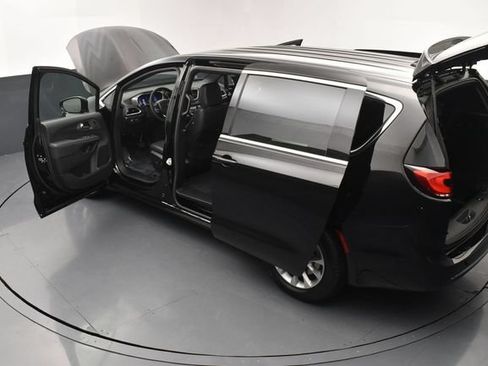 Used 2025 Chrysler Pacifica Select AWD/4WD image 29