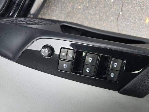 Used 2016 Toyota Prius Three image 29