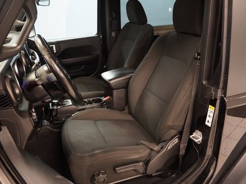 Used 2018 Jeep Wrangler Sport image 3