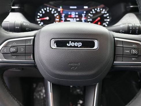 Used 2024 Jeep Compass Latitude image 29