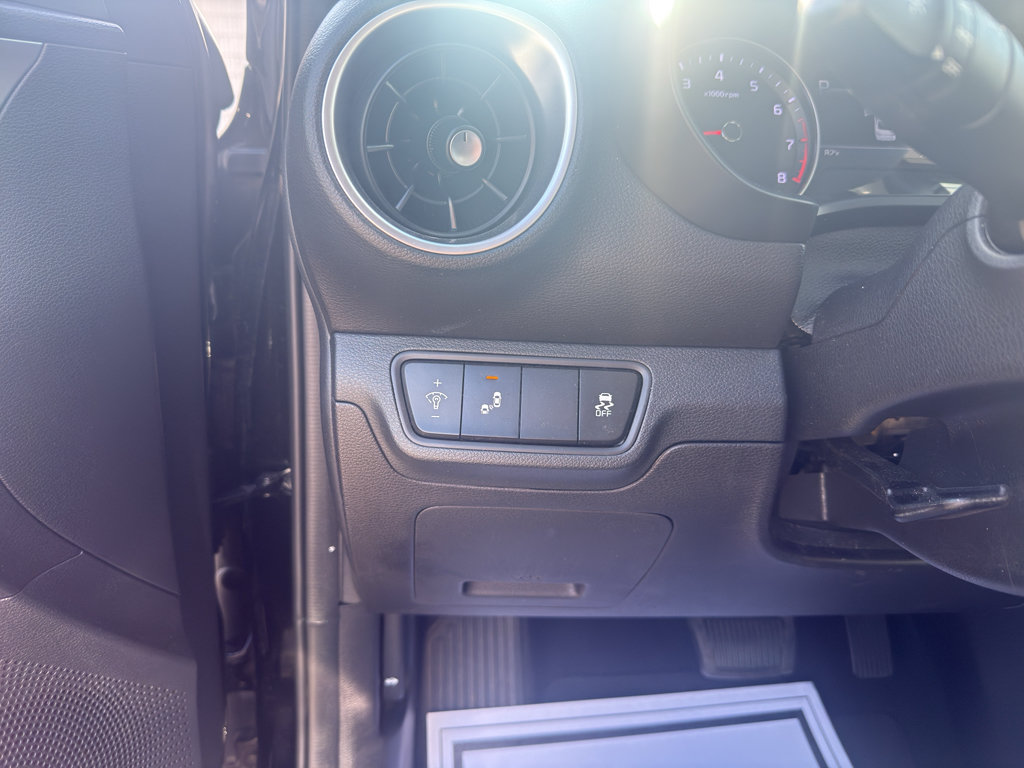 Used 2023 Kia Forte LXS w/ LXS Technology Package FWD image 13