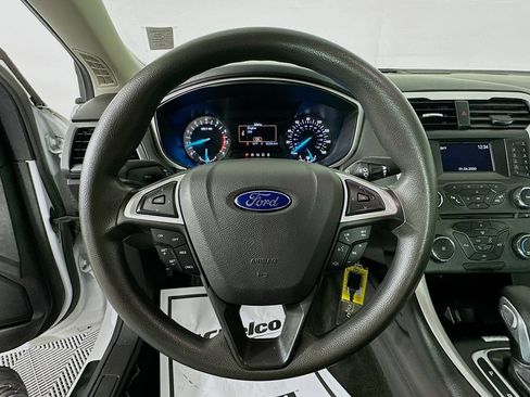 Used 2016 Ford Fusion SE FWD image 12