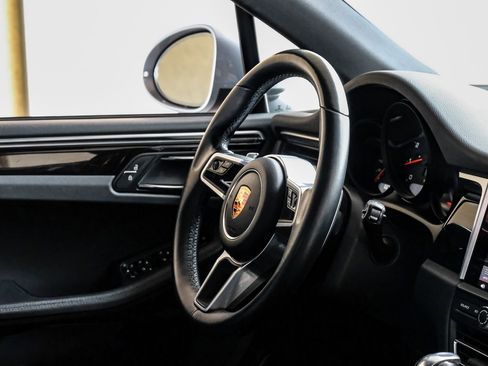 Used 2020 Porsche Macan AWD/4WD image 13