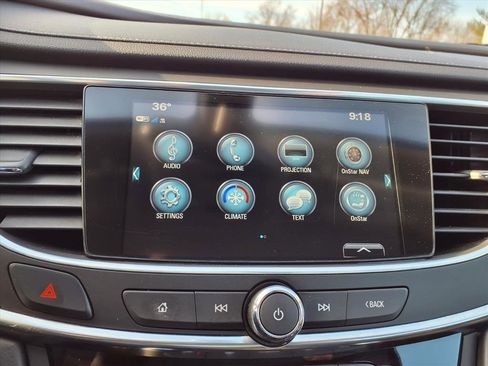 Used 2018 Buick LaCrosse Essence image 3