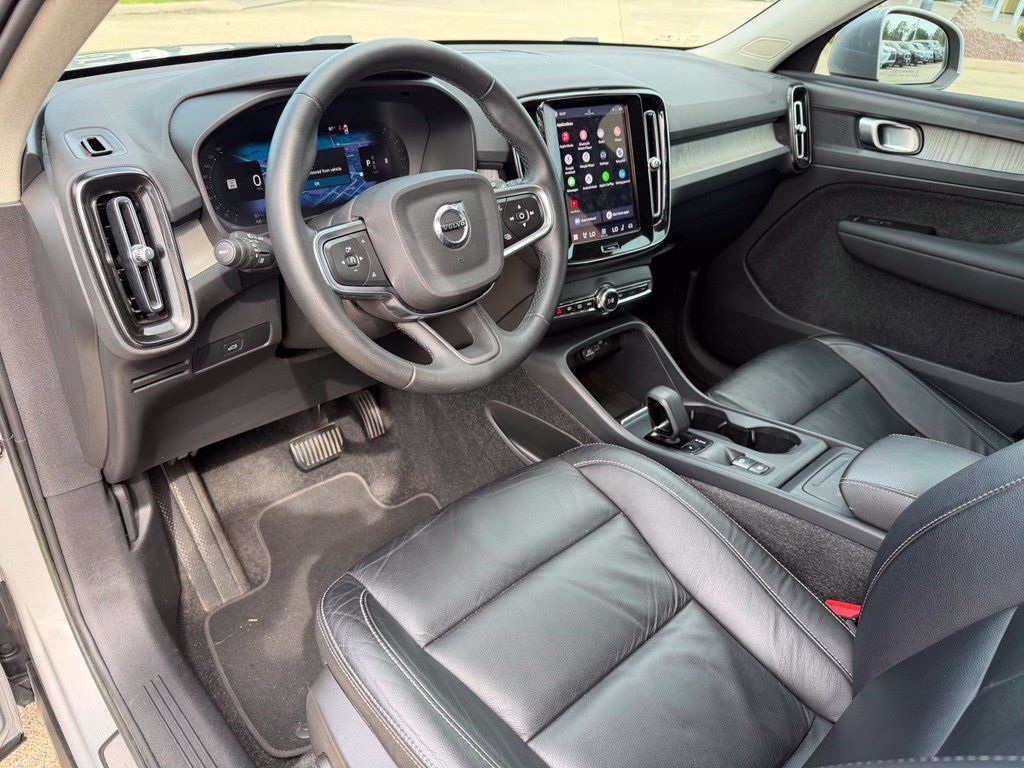 Used 2023 Volvo XC40 B5 Core w/ Protection Package Premier AWD/4WD image 11