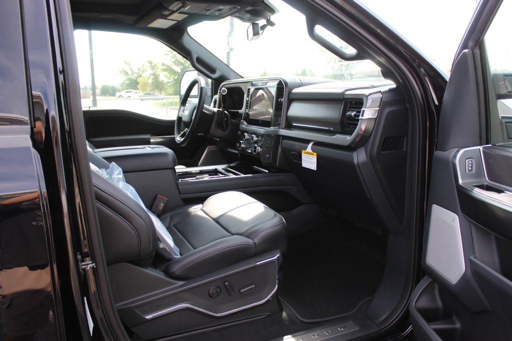 New 2026 Ford F350 Platinum w/ Tremor Off-Road Package AWD/4WD image 12
