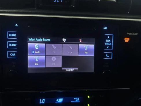Used 2017 Toyota Corolla SE w/ Carpet Mat Package (TMS) FWD image 13