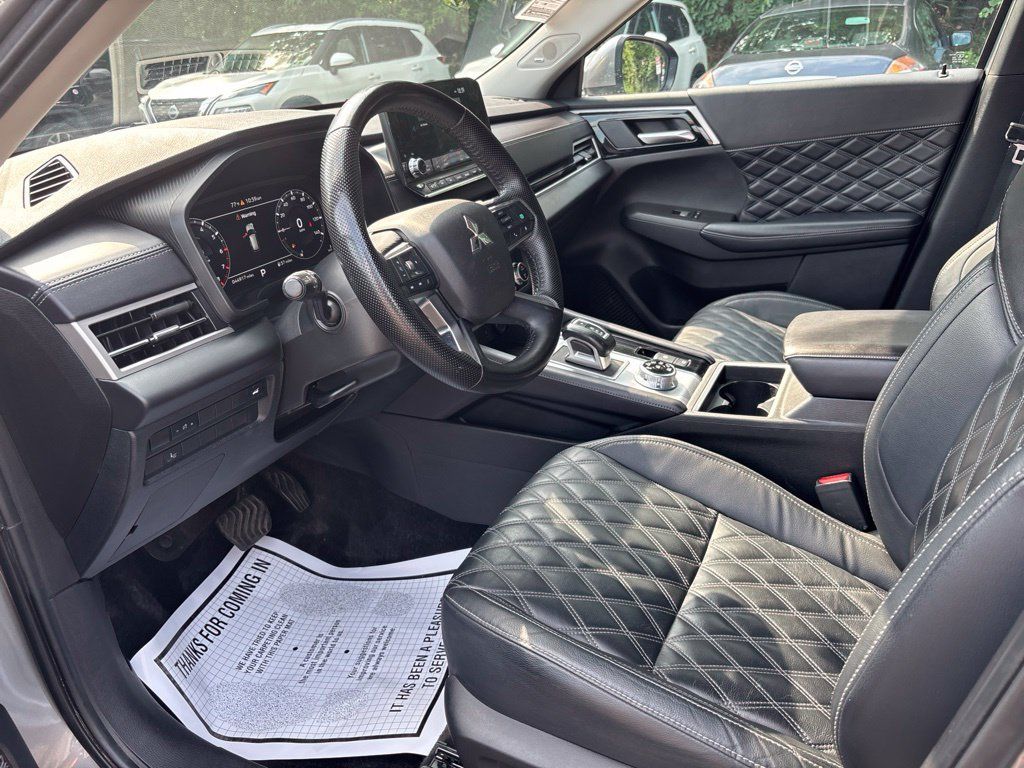 Used 2024 Mitsubishi Outlander SEL AWD/4WD image 9