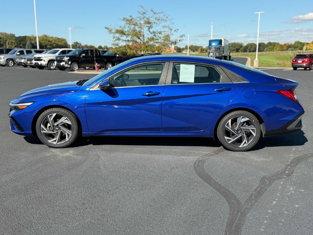 Used 2024 Hyundai Elantra Limited FWD image 11
