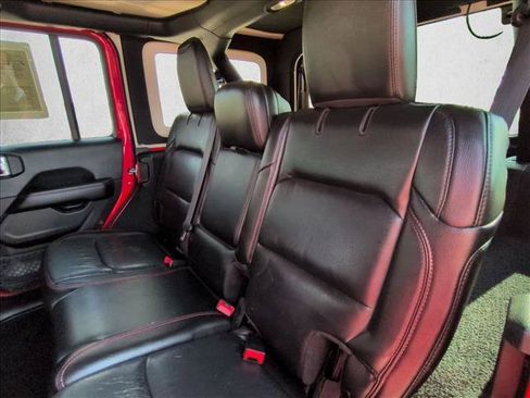 Used 2018 Jeep Wrangler Unlimited Rubicon AWD/4WD image 17