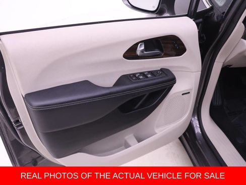 Used 2022 Chrysler Pacifica Limited w/ Uconnect Theater Family Group AWD/4WD image 10
