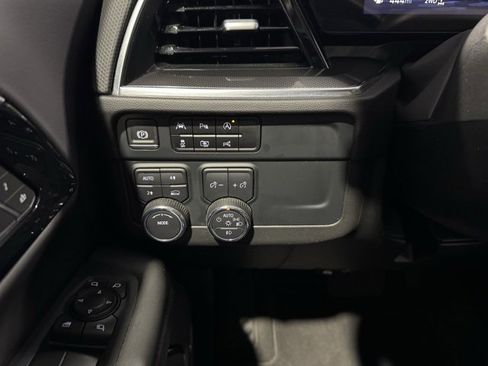 Used 2025 Chevrolet Suburban RST w/ Comfort Package image 17