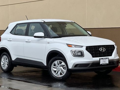 New 2026 Hyundai Venue SE image 2