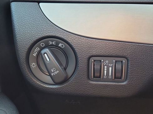 Used 2018 Dodge Grand Caravan GT image 24