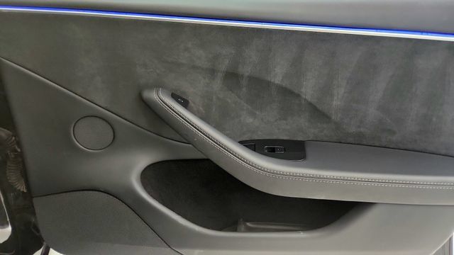 Used 2025 Tesla Model 3 Performance AWD/4WD image 32