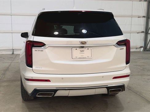 Used 2021 Cadillac XT6 Premium Luxury image 7