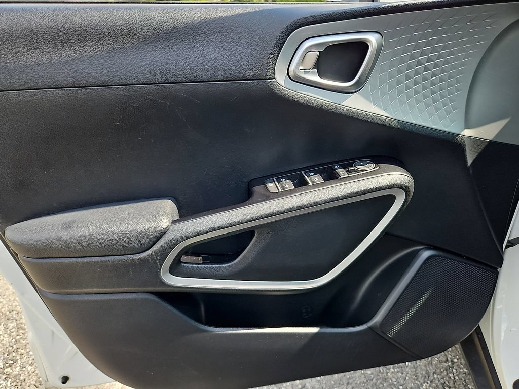 Used 2023 Kia Soul S FWD image 13