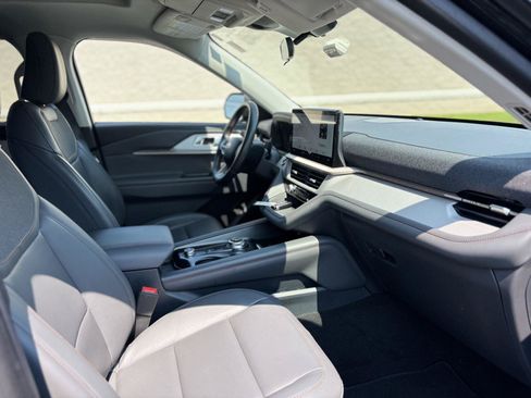 Used 2025 Ford Explorer Active w/ Active Comfort Package AWD/4WD image 12