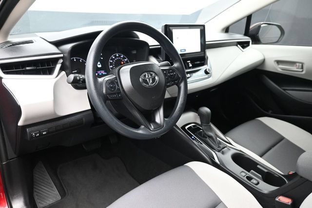 Used 2025 Toyota Corolla LE FWD image 19