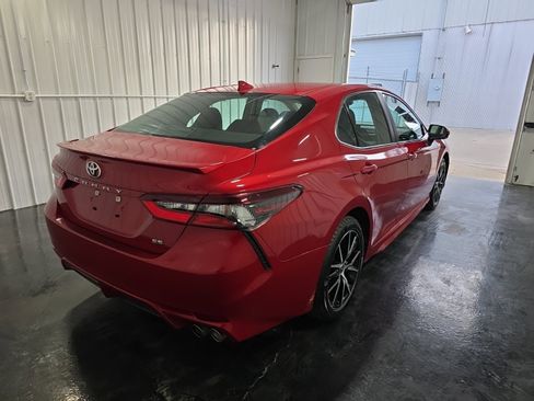Used 2023 Toyota Camry SE image 3
