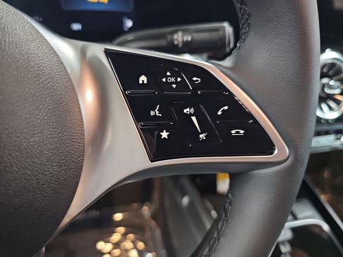 New 2026 Mercedes-Benz GLB 250 4MATIC image 19