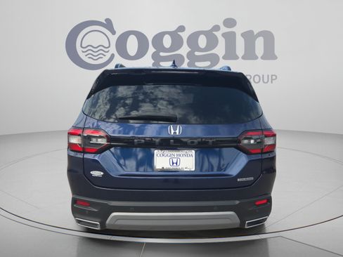Used 2023 Honda Pilot Touring image 4