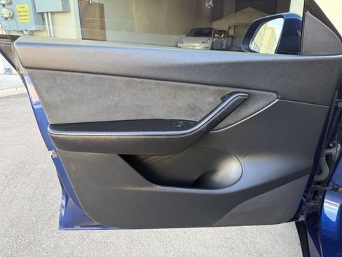 Used 2021 Tesla Model Y Long Range image 18