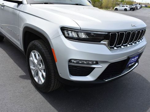 Used 2023 Jeep Grand Cherokee Limited w/ Luxury Tech Group II AWD/4WD image 2