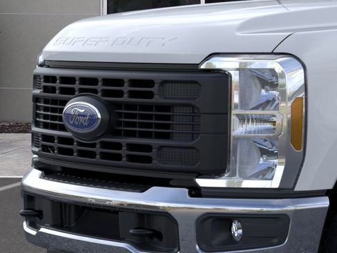 New 2026 Ford F350 XL w/ XL Chrome Package AWD/4WD image 17