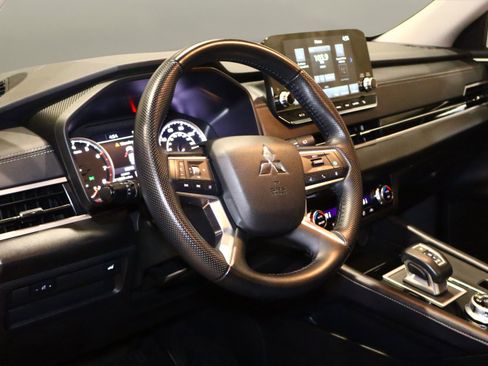 Used 2024 Mitsubishi Outlander SE image 10