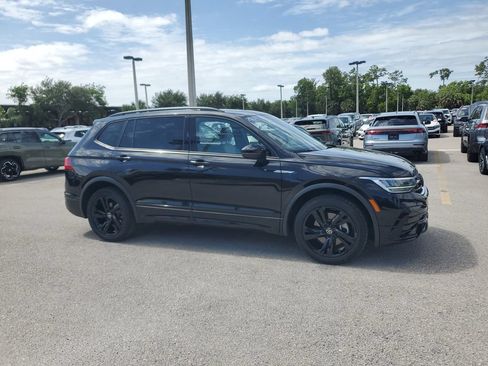 Certified 2023 Volkswagen Tiguan SE R-Line FWD image 4