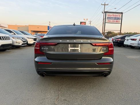 Used 2020 Volvo S60 T5 Momentum image 5